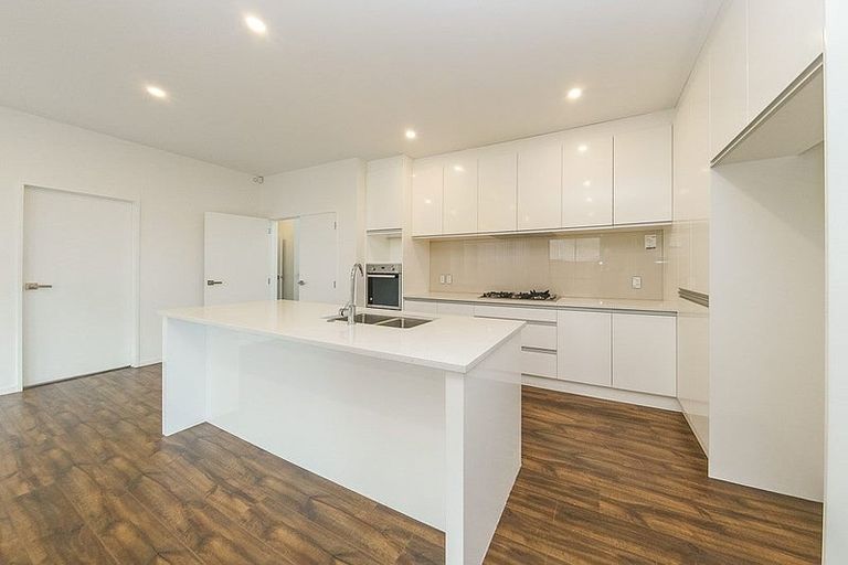 Photo of property in 2 Azzurro Way, Flat Bush, Auckland, 2019