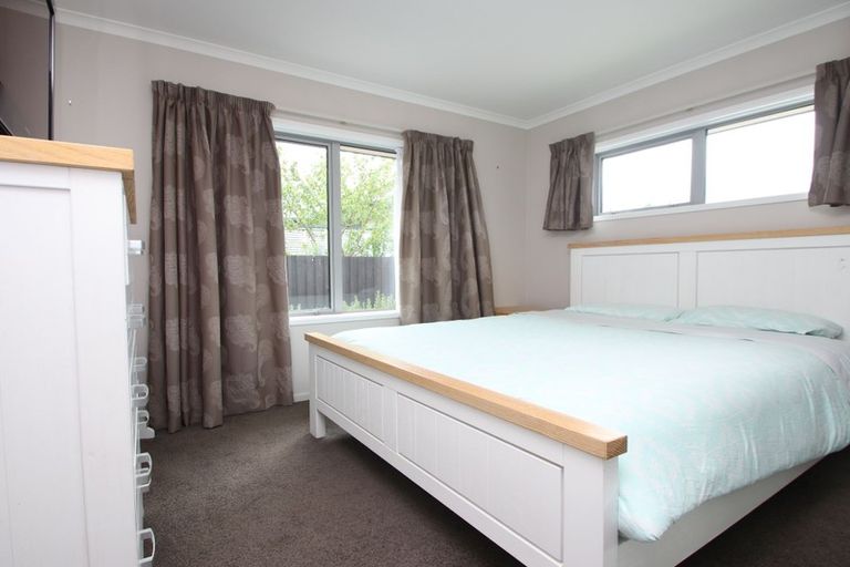 Photo of property in 238 Wainoni Road, Avondale, Christchurch, 8061