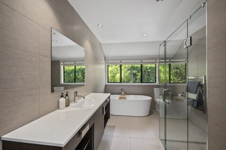 Photo of property in 12a Wainoni Heights, Greenhithe, Auckland, 0632