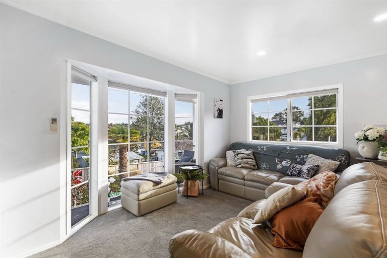 Photo of property in 44 Glenbervie Crescent, Massey, Auckland, 0614