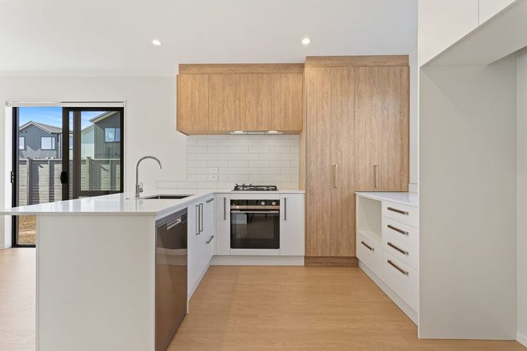 Photo of property in 34 Viridian Avenue, Rosehill, Papakura, 2113