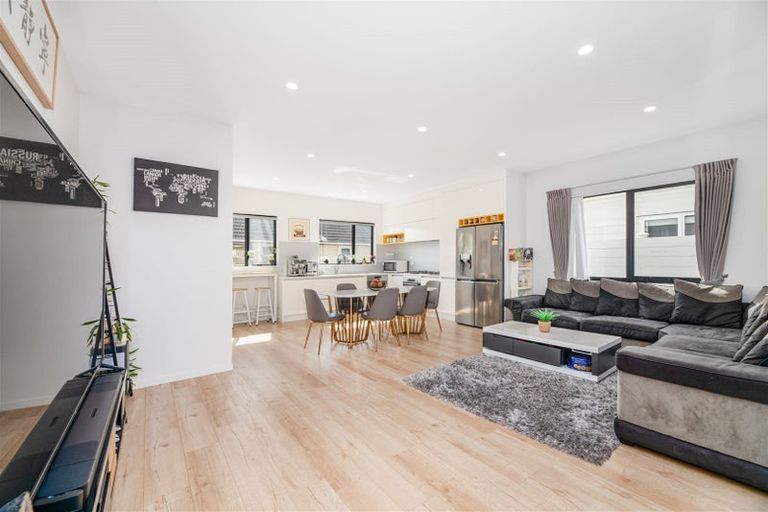 Photo of property in 113b Wharf Road, Te Atatu Peninsula, Auckland, 0610