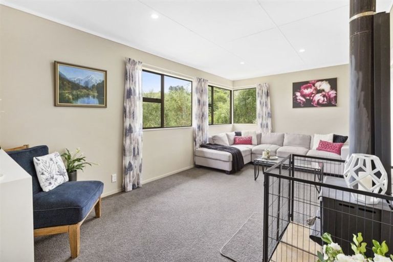 Photo of property in 76 Champion Street, Cannons Creek, Porirua, 5024