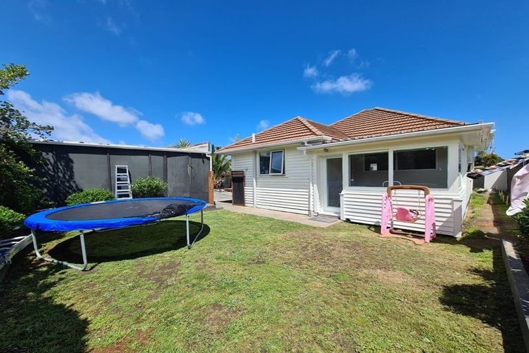 Photo of property in 1 Toru Road, Paraparaumu Beach, Paraparaumu, 5032