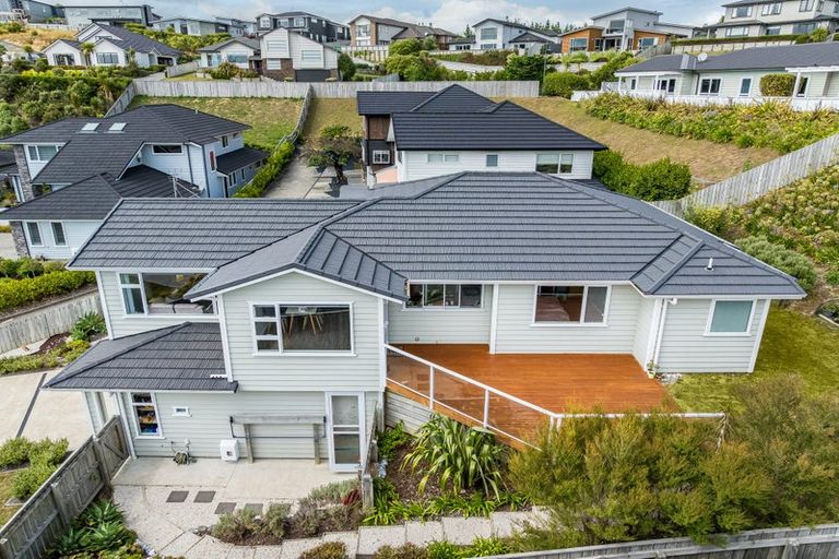 Photo of property in 14 Canary Way, Whitby, Porirua, 5024