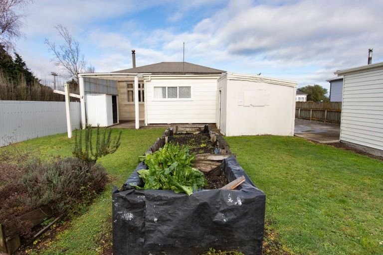 Photo of property in 18 Cole Street, Dannevirke, 4930