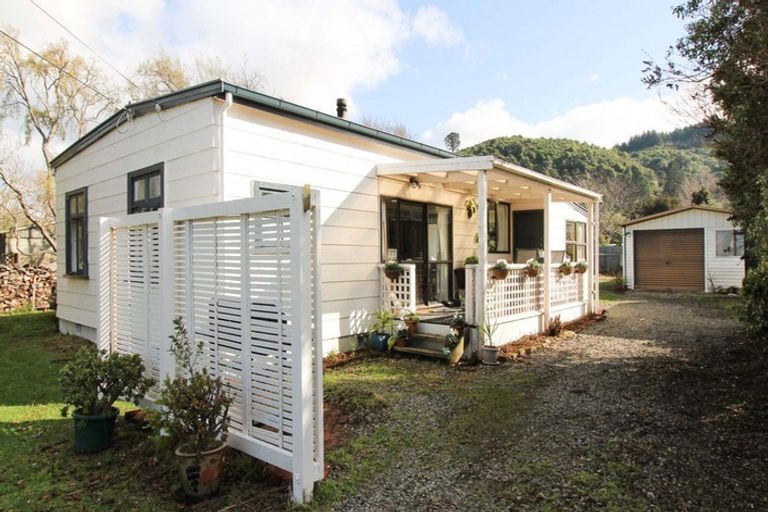 Photo of property in 39 Wakefield Street, Featherston, 5710