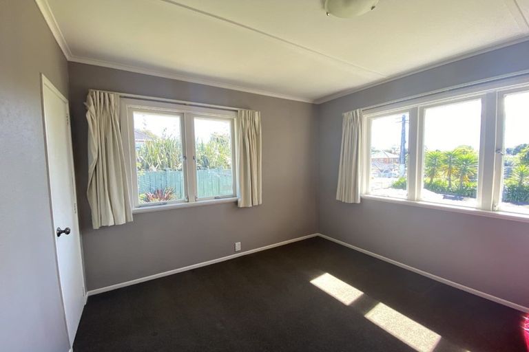 Photo of property in 80 Lynwood Road, New Lynn, Auckland, 0600
