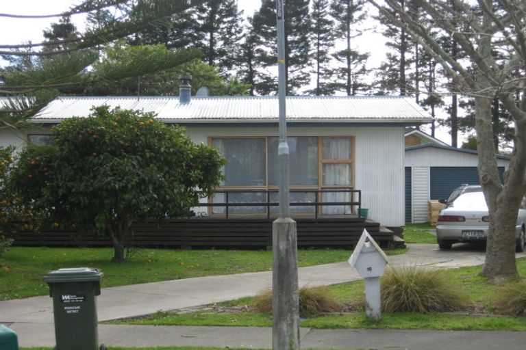 Photo of property in 16 Titoki Place, Edgecumbe, 3120