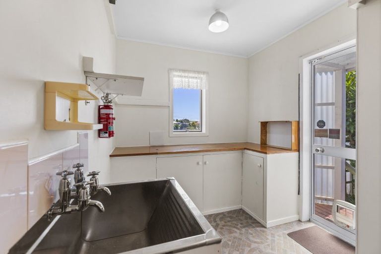 Photo of property in 43 Dorset Avenue, Westown, New Plymouth, 4310