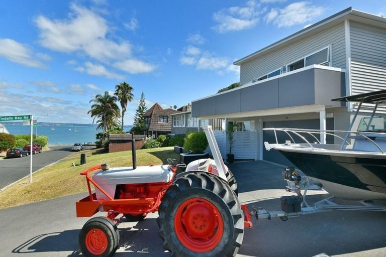 Photo of property in 69 De Luen Avenue, Tindalls Beach, Whangaparaoa, 0930