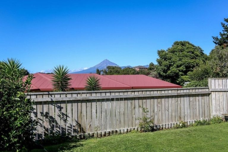 Photo of property in 9 Fantome Place, Whalers Gate, New Plymouth, 4310
