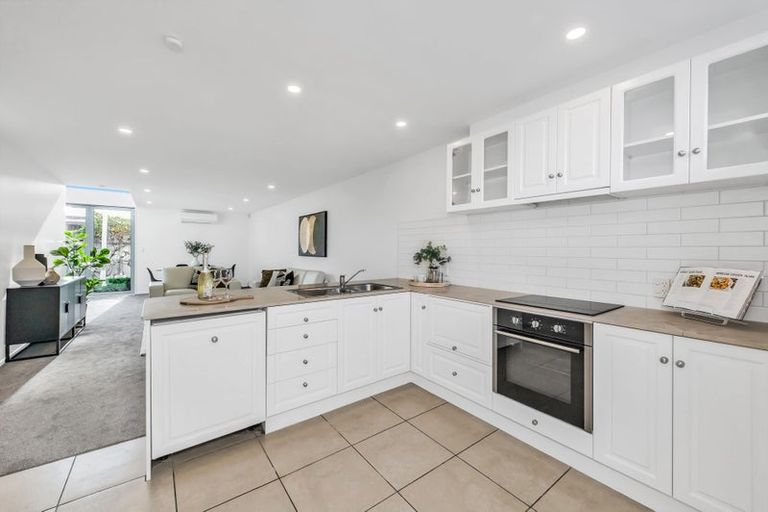 Photo of property in 4/1010 Colombo Street, St Albans, Christchurch, 8014