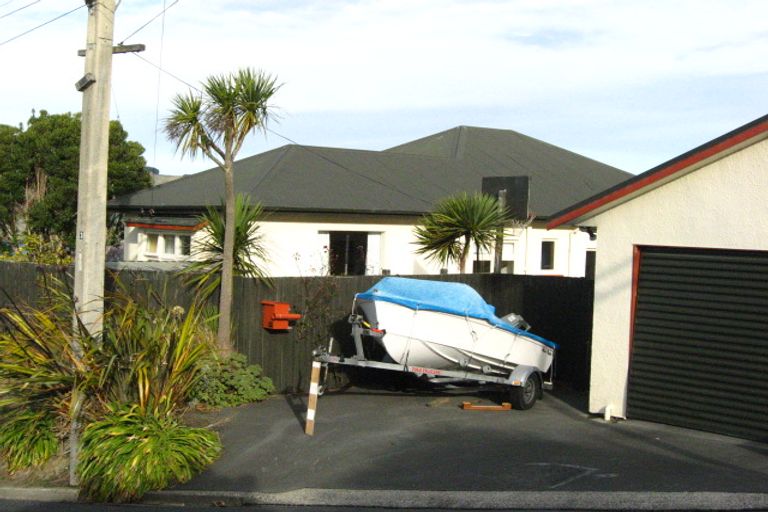 Photo of property in 15 Athol Place, Ravensbourne, Dunedin, 9022