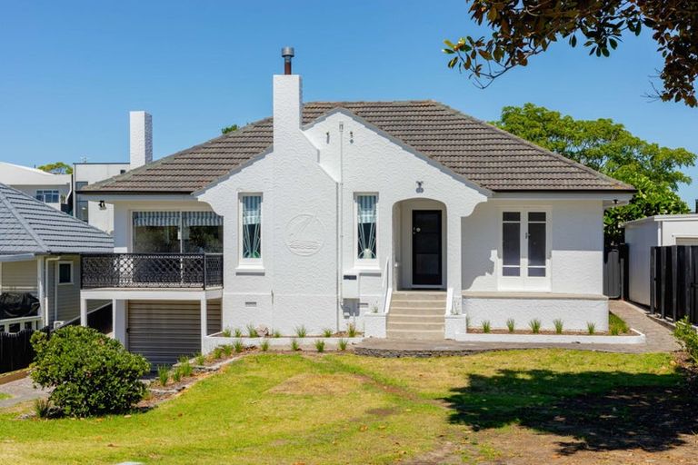 Photo of property in 4 Pitau Road, Mount Maunganui, 3116