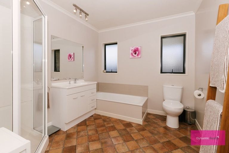 Photo of property in 10 Woodgate Court, Fitzherbert, Palmerston North, 4410
