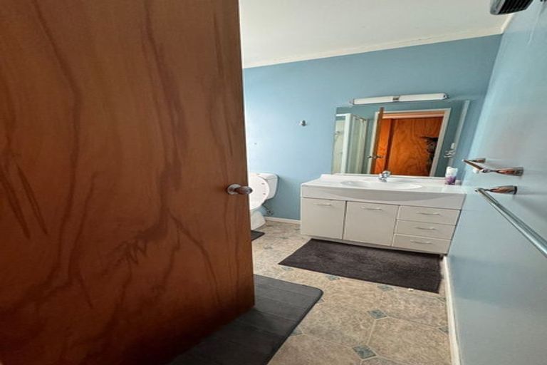 Photo of property in 4 Thistledew Place, Bayview, Auckland, 0629