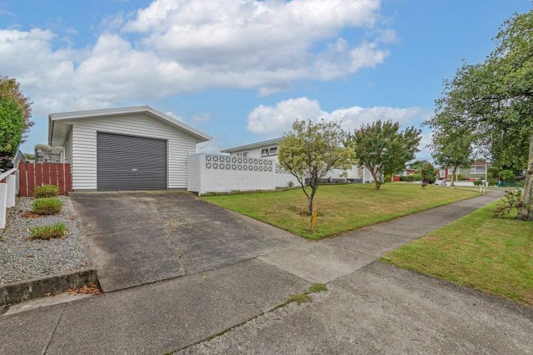 Photo of property in 10 Wairau Place, Kelvin Grove, Palmerston North, 4414