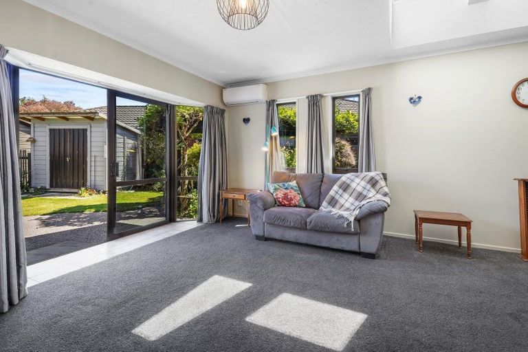 Photo of property in 6 Grove Place, Rangiora, 7400