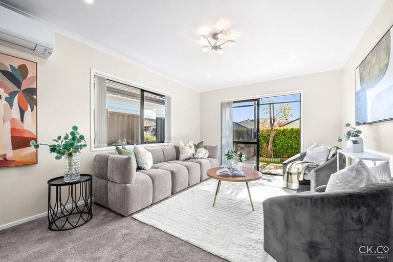 Photo of property in 15 Te Kaeaea Crescent, Wallaceville, Upper Hutt, 5018