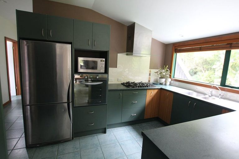 Photo of property in 2 Cascade Avenue, Waiatarua, Auckland, 0604