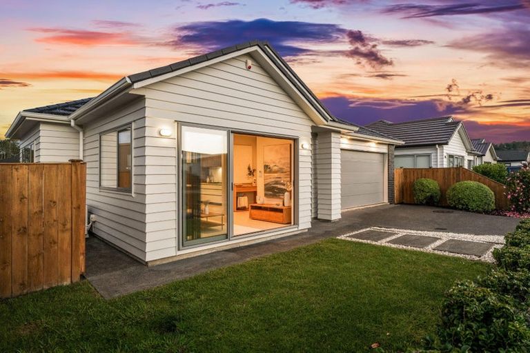 Photo of property in 3 Tarras Road, Kumeu, 0810