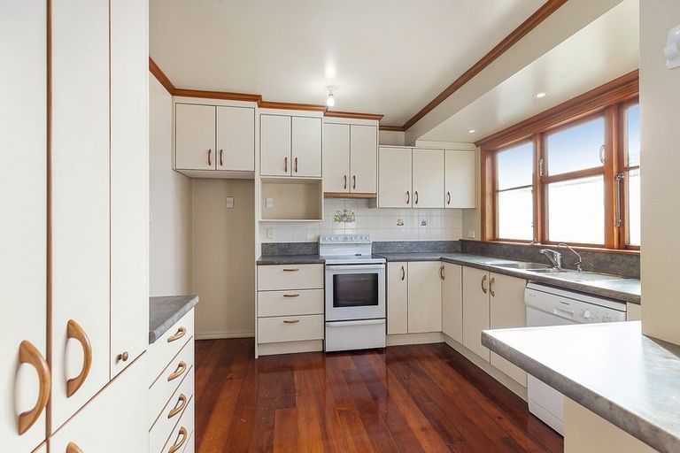 Photo of property in 17 Clifford Road, Johnsonville, Wellington, 6037