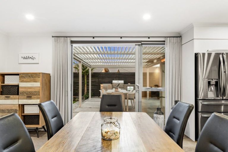 Photo of property in 26 Waitotara Way, Whitianga, 3510