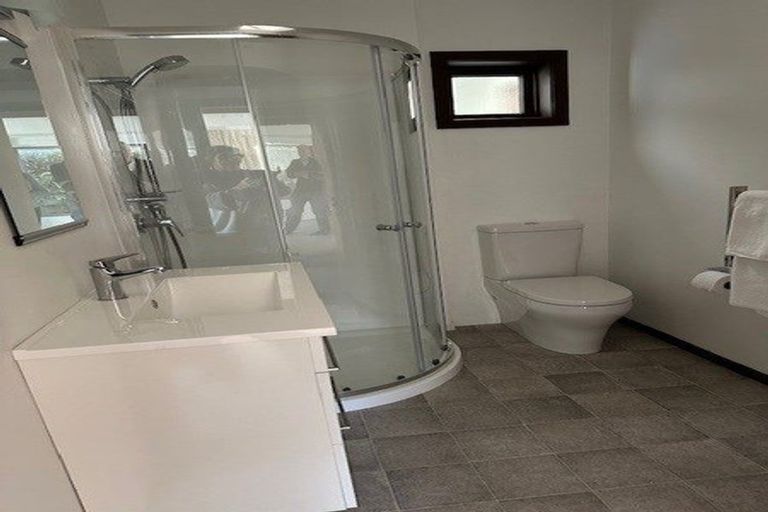 Photo of property in 70 Nimmo Avenue East, Waikanae, 5036