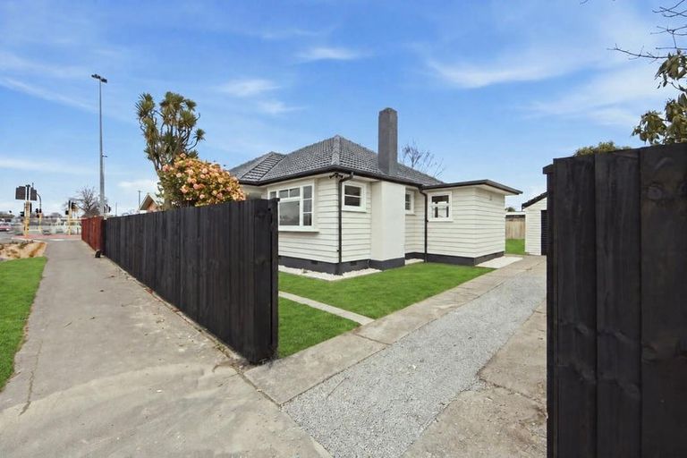 Photo of property in 193 Main North Road, Redwood, Christchurch, 8051