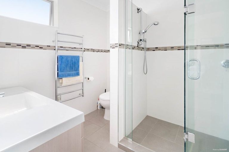 Photo of property in 1/62 Sorrel Crescent, Bucklands Beach, Auckland, 2012