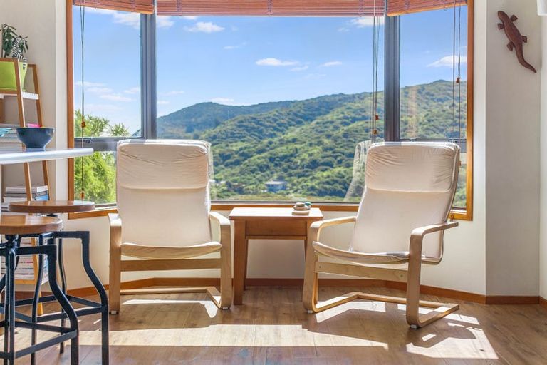 Photo of property in 104 Airlie Road, Plimmerton, Porirua, 5026