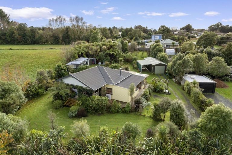 Photo of property in 36 Muhunoa Road West, Ohau, Levin, 5570