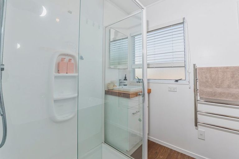 Photo of property in 2/26 Midgley Road, West Harbour, Auckland, 0618