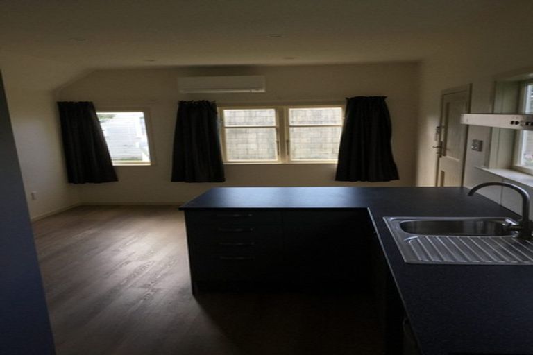 Photo of property in 72 Oxford Street, Tawa, Wellington, 5028