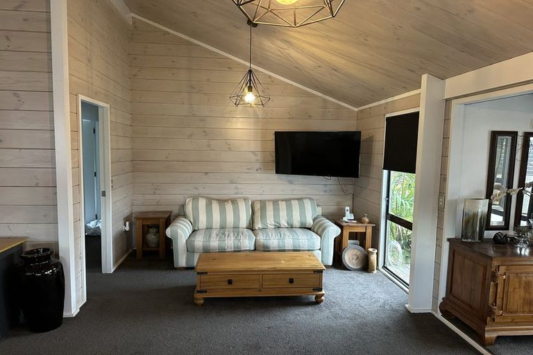 Photo of property in 6 Honnor Place, Hurdon, New Plymouth, 4310