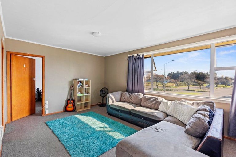 Photo of property in 2/41 Kawaka Street, Mount Maunganui, 3116