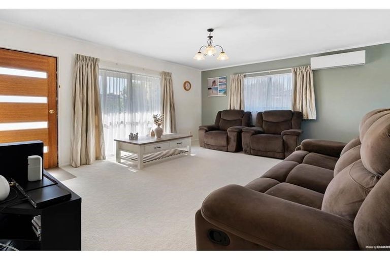 Photo of property in 10 Seaward Place, Wattle Downs, Auckland, 2103