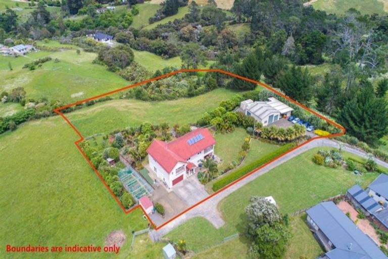 Photo of property in 32 Red Hills Road, Massey, Auckland, 0614
