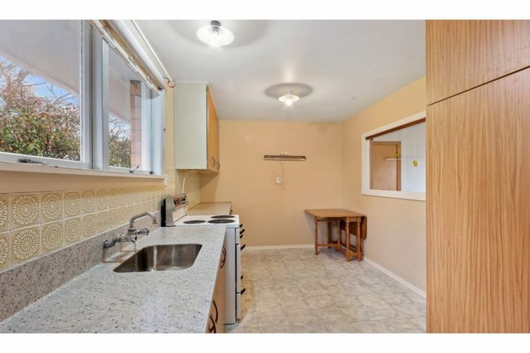 Photo of property in 2/43 Prestons Road, Redwood, Christchurch, 8051