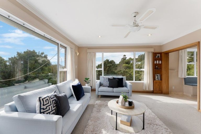 Photo of property in 124 Helston Road, Paparangi, Wellington, 6037
