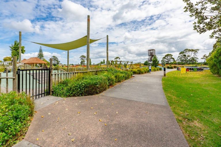 Photo of property in 10 Brains Road, Kelston, Auckland, 0602