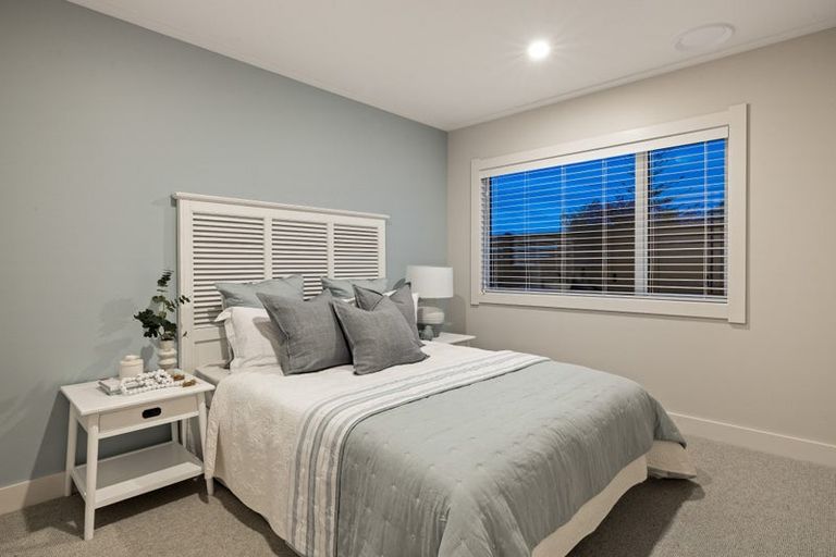 Photo of property in 71 Oak Road, Poraiti, Napier, 4112