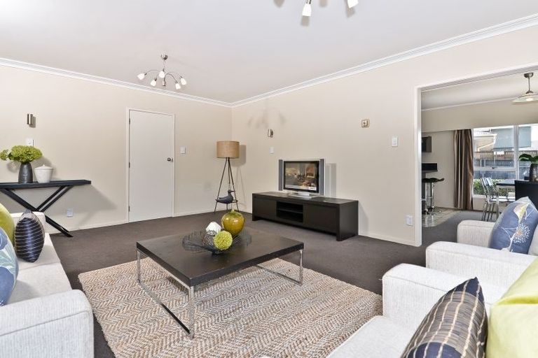 Photo of property in 1 Burwood Place, Silverdale, Hamilton, 3216