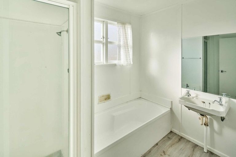 Photo of property in 130 Sievers Grove, Cannons Creek, Porirua, 5024