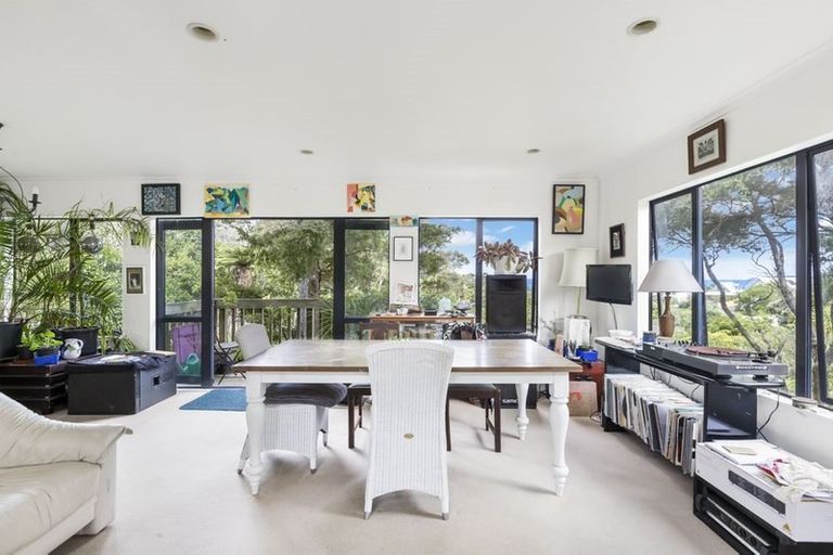 Photo of property in 2 Hill Street, Leigh, 0985