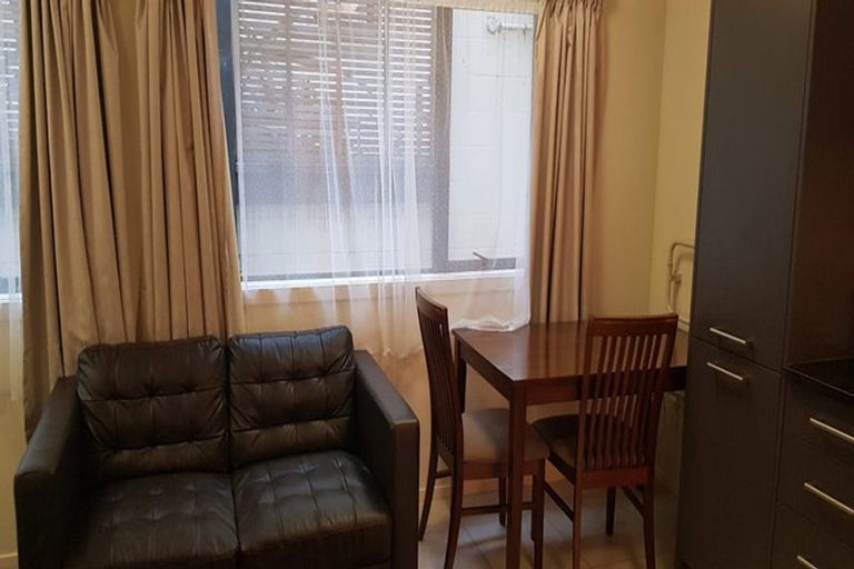 Photo of property in 8c Schnapper Rock Road, Schnapper Rock, Auckland, 0632