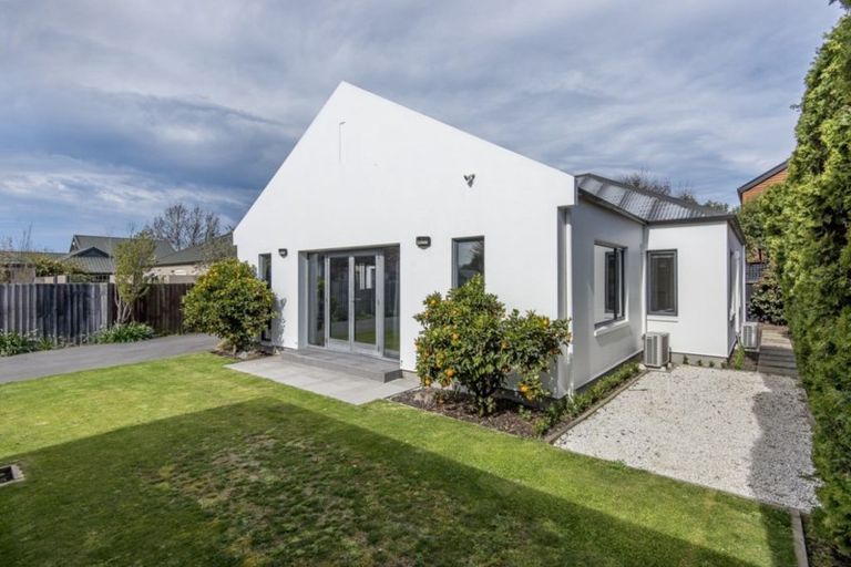 Photo of property in 2/118 Innes Road, St Albans, Christchurch, 8052