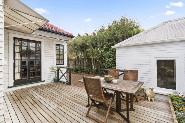 Photo of property in 195 Queen Street, Northcote Point, Auckland, 0627