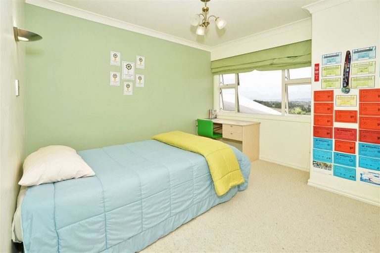 Photo of property in 16 Tironui Terrace, Western Heights, Hamilton, 3200